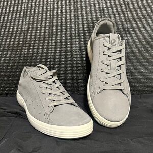 The ECCO Men's Soft 7 Sneaker